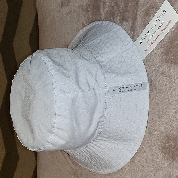 Alice + Olivia reversible bucket hat - Picture 1 of 6